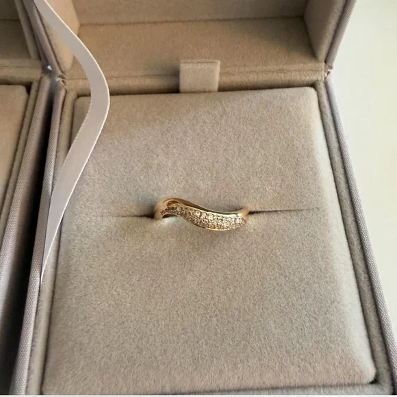 Elegant Gold and Silver Women's Ring Set - Picture 5 of 7